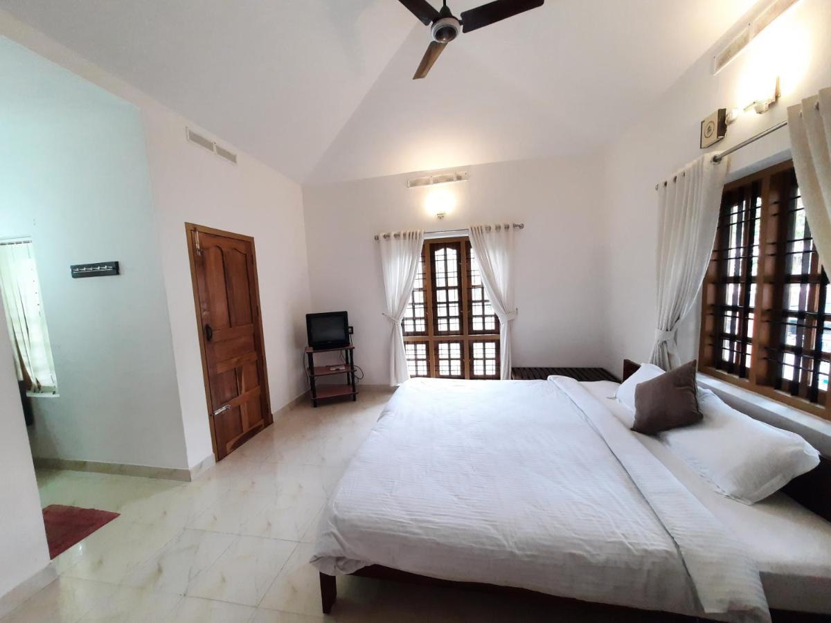 Oriole Homestay Thekkady Esterno foto