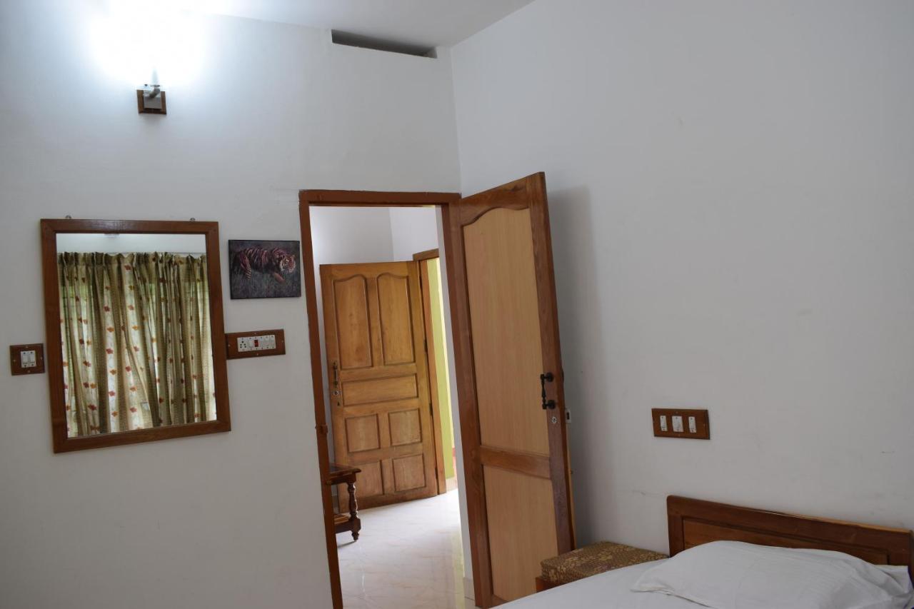 Oriole Homestay Thekkady Esterno foto